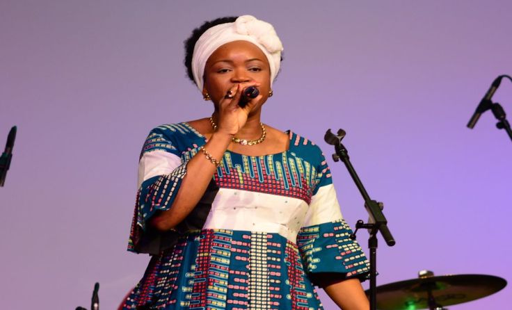Maman Isabelle Ntumba gastiert mit Band in Linz. Foto: Ben Camb