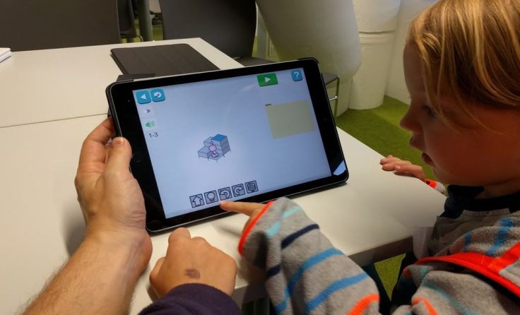 Spielerisch wird bei der Informatik-Werkstatt Begeisterung geweckt. Foto: Manuel Reisinger