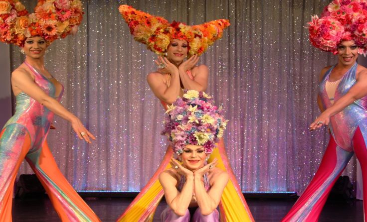 Die Herrlichen Damen warten mit einer bunten Benefizshow auf. Foto: Herrliche Damen