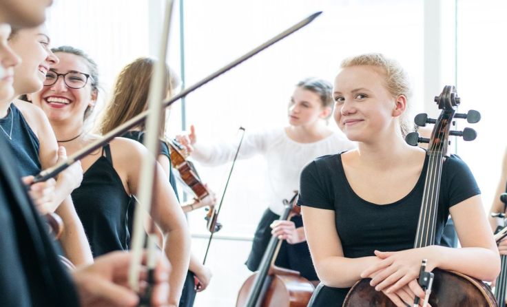 Jungmusiker werden beim Jeunesse-Camp Teil eines großen Orchesters. Foto: Igor Ripak