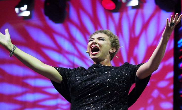 Als "lustige Witwe" in Linz auf der Bühne: Annette Dasch. Foto: Litzlbauer