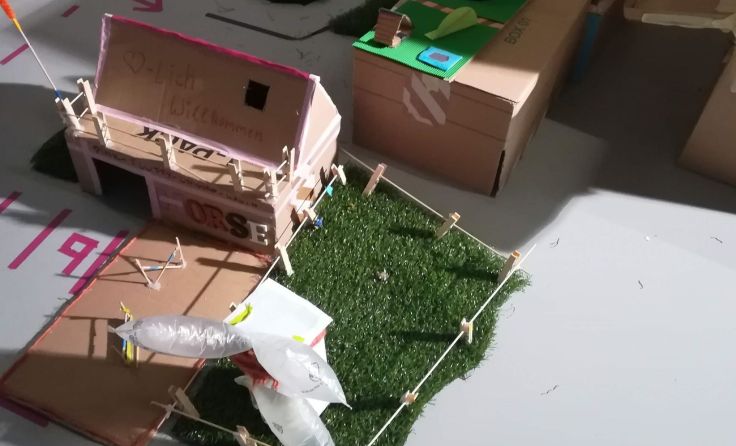 The Error City – aus Kartons wird gemeinsam eine Stadt der Zukunft gebaut. Foto: Martin Hollinetz
