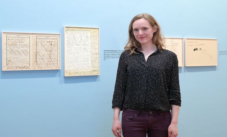 Sarah Schlattner gestaltete im StifterHaus die neue Ausstellung. Foto: Land OÖ/Lisa Schaffner