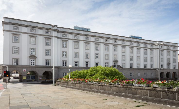 Das Brückenkopfgebäude West. Foto: Mark Sengstbratl
