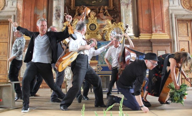 Herzhaft: "Barokksolistene" brachten den Mamorsaal zum Singen und Swingen. Foto: Alfred Atteneder