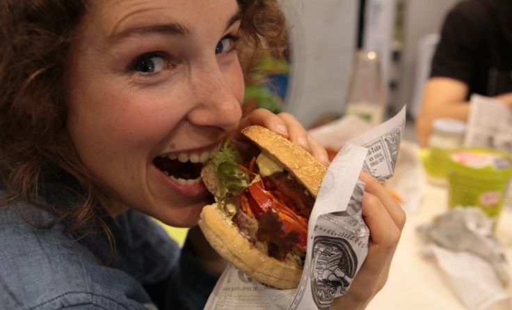 Schmeckt: ein veganer Döner aus Seitan bei der „VeggiePlanet“ in Linz Foto: vegan.at