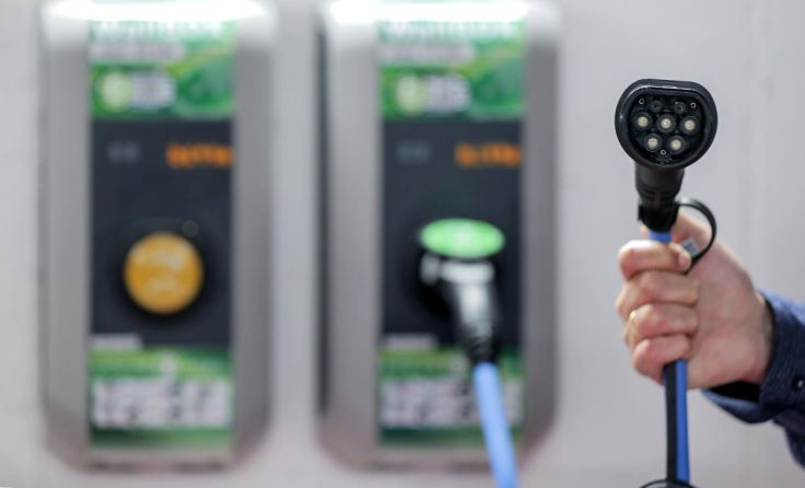Die Bundesförderung für E-Autos und Ladestationen wird angehoben. (Foto: Volker Weihbold)