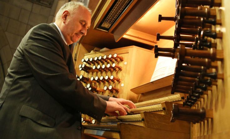 Domorganist Wolfgang Kreuzhuber an der Rudigierorgel (Foto: Dommusikverein Linz/Reinhard Winkler)