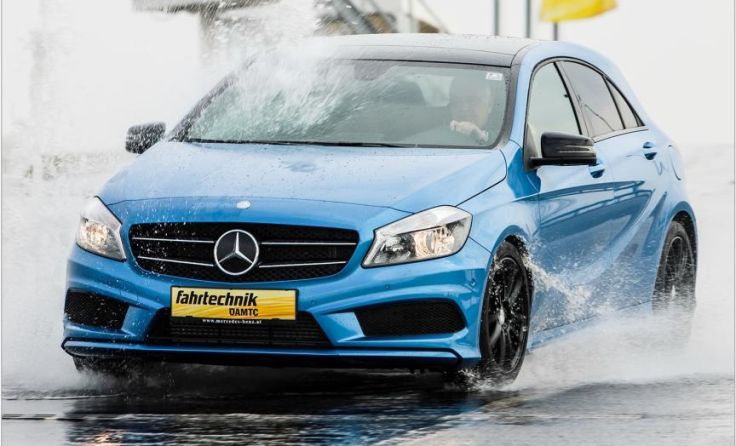 Gefahr Aquaplaning (Foto: ÖAMTC Fahrtechnik/Christian Houdek)