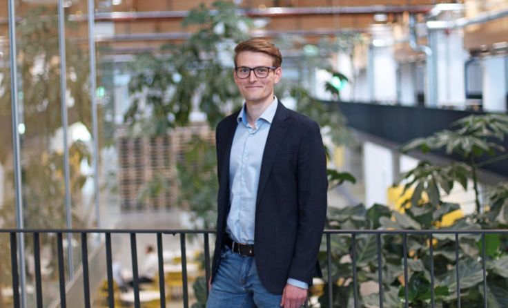 IT-Praktikant Kilian Hartig arbeitet im modernen Alpha Retail Network in Eberstalzell. (Foto: HOFER)