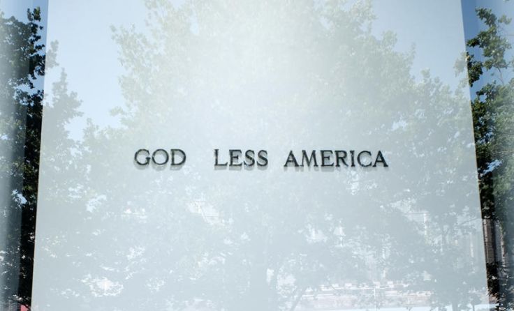 Ausstellungsansicht "Fragile Narratives", Tom Schmelzer, "God (B)less America", 2019 (Foto: Memphis)
