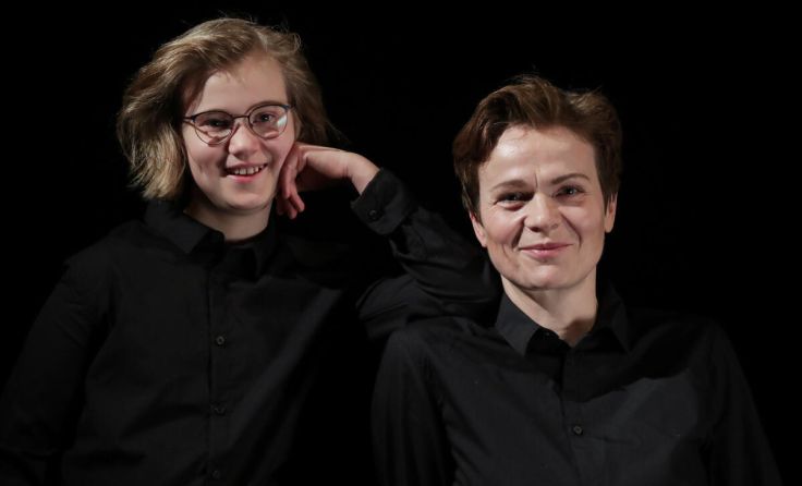 Schauspiel Bettina Buchholz und ihre Tochter Hannah. (Foto: Volker Weihbold)