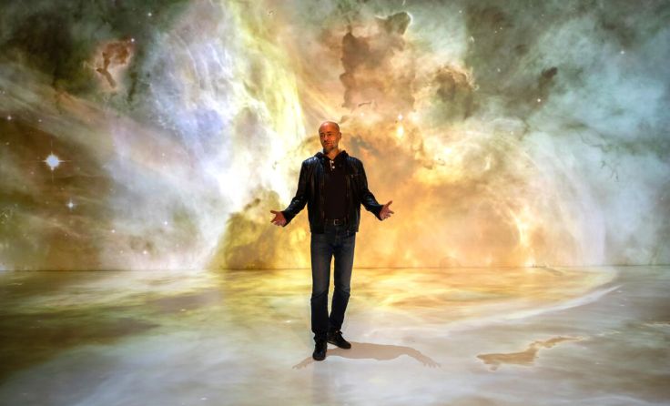 Dietmar Hager im Deep Space 8K (Foto: Ars Electronica/Robert Bauernhansl)