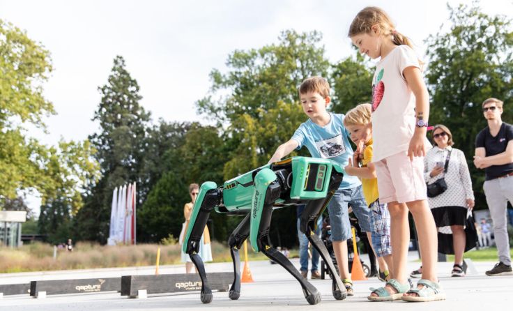 Roboter-Hund "Spot" begeisterte die kleinen Besucher. (Foto: Tom Mesic photography)