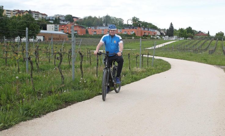 Auch Landesrat Steinkellner setzt auf Helm. (Foto: Land OÖ/Daniel Kauder)