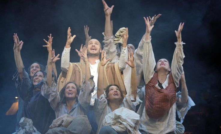 "Lieder für eine neue Welt" - das Linzer Musical-Ensemble (Foto: Reinhard Winkler)