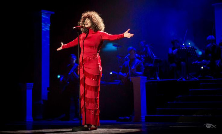 Belinda Davids als Whitney Houston (Foto: Showtime Australia)