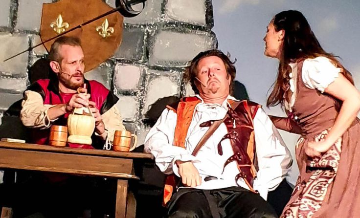 Die Musketiere sorgen im Theater in der Innenstadt für Lacher. (Foto: Oliver Erenyi)