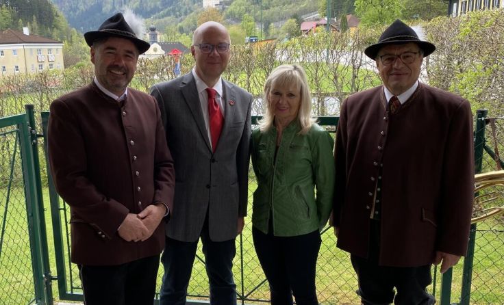 Traditioneller Weckruf des Musikvereins Klaus bei Bürgermeister Rudi Mayr. (Foto: MV Klaus)