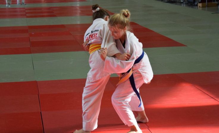 Mara Mikusch (r.) feierte vier Ippon Siege. (Foto: JUDO ASKÖ Luftenberg)