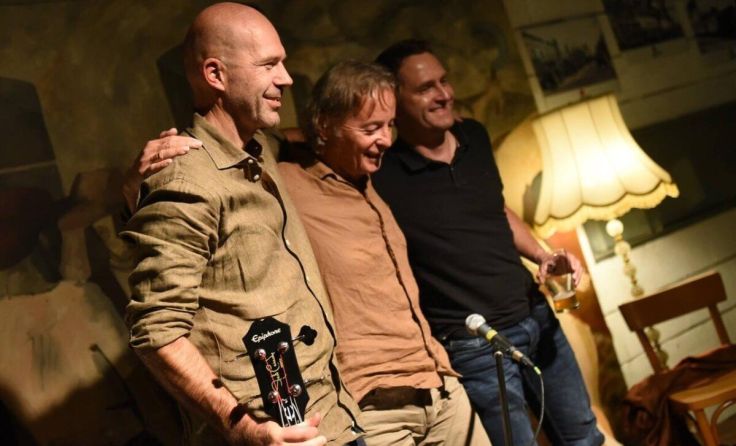 Kurt Hinterhölzl (Mitte) und seine Freunde laden zum Benefizkonzert. (Foto: Dietmar Lipkovich)
