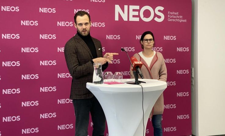 NEOS OÖ-Klubobmann Felix Eypeltauer und seine Stellvertreterin Julia Bammer. (Foto: NEOS/Krammer)