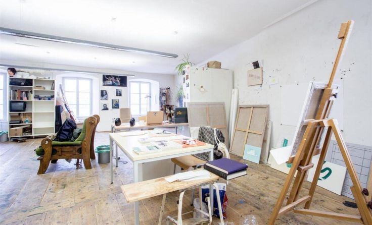 Eines der Ateliers im Salzamt (Foto: Atelierhaus Salzamt)