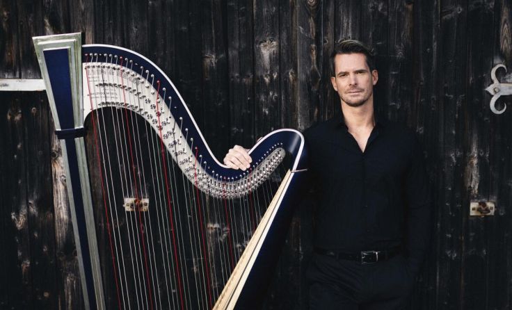 Harfenist Xavier de Maistre, Solist des Abends. (Foto: Nikolaj Lund)