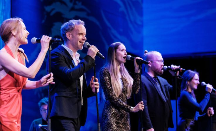 Schwungvoll und mitreißend: Das Musical-Ensemble des Linzer Landestheaters. (Foto: Eric Krügl)