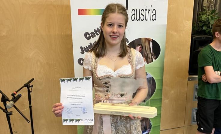 Johanna Fröschl aus Bad Kreuzen, Bundessiegerin in der Bewertung Fleckvieh (Foto: abz Hagenberg)