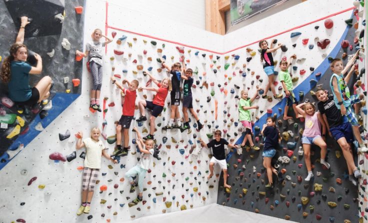 Beim Bouldern in der Kletterhalle Steyr. (Foto: Stadtgemeinde Haag)