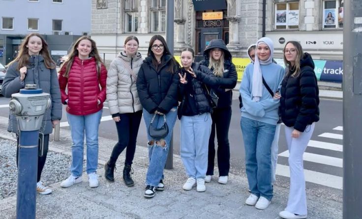 Die Schülerinnen der COM-Gruppe an der PTS Schwanenstadt. (Foto: Sonja Wimmer-Pfarrl)