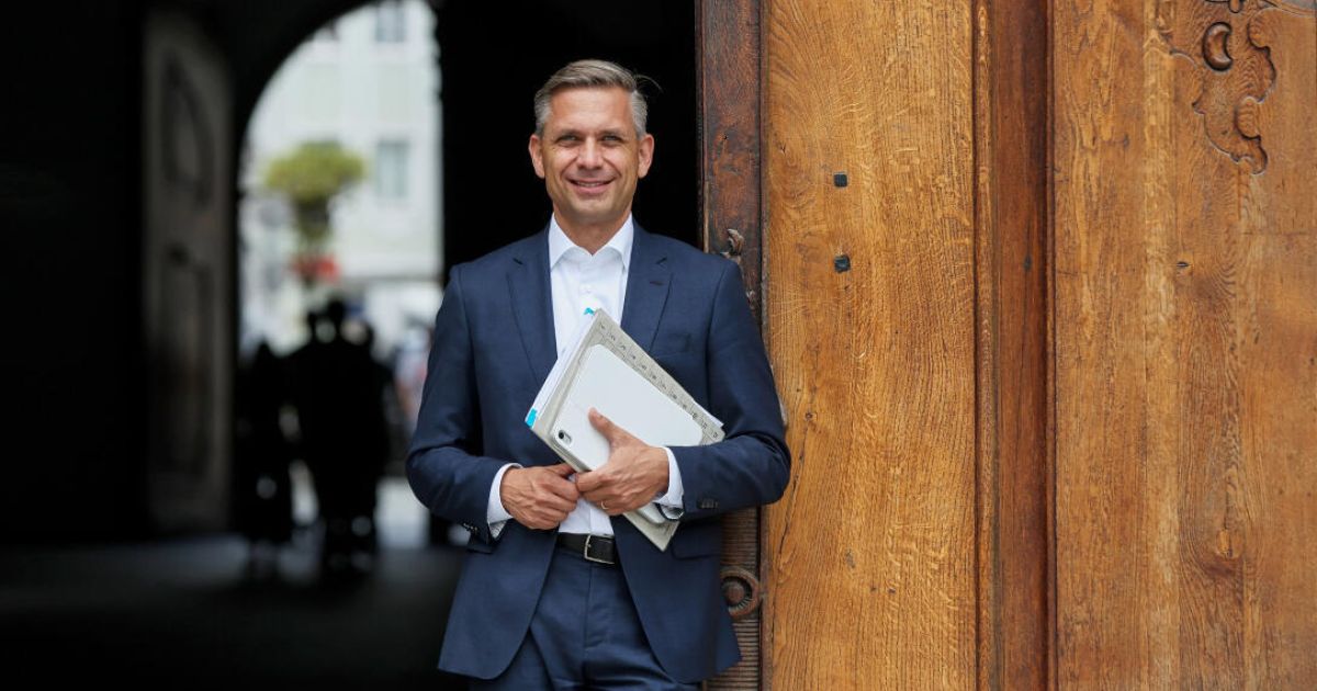 Was Verschafft Mir Die Ehre „Es war mir eine Ehre“: Landesrat Hattmannsdorfer verabschiedete sich