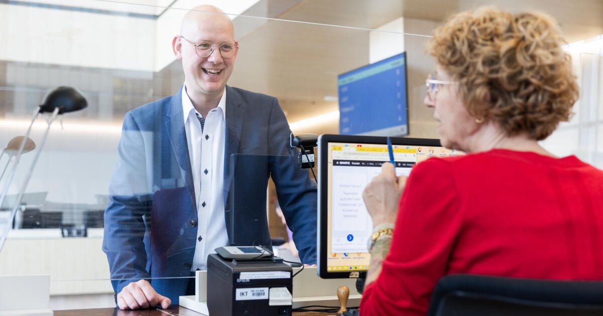 ID Austria Service Tour Stops at Linz Central Station