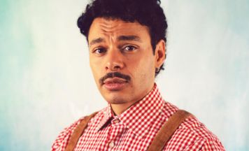 Kabarettist Romeo Kaltenbrunner mit Heimweh im Posthof Linz