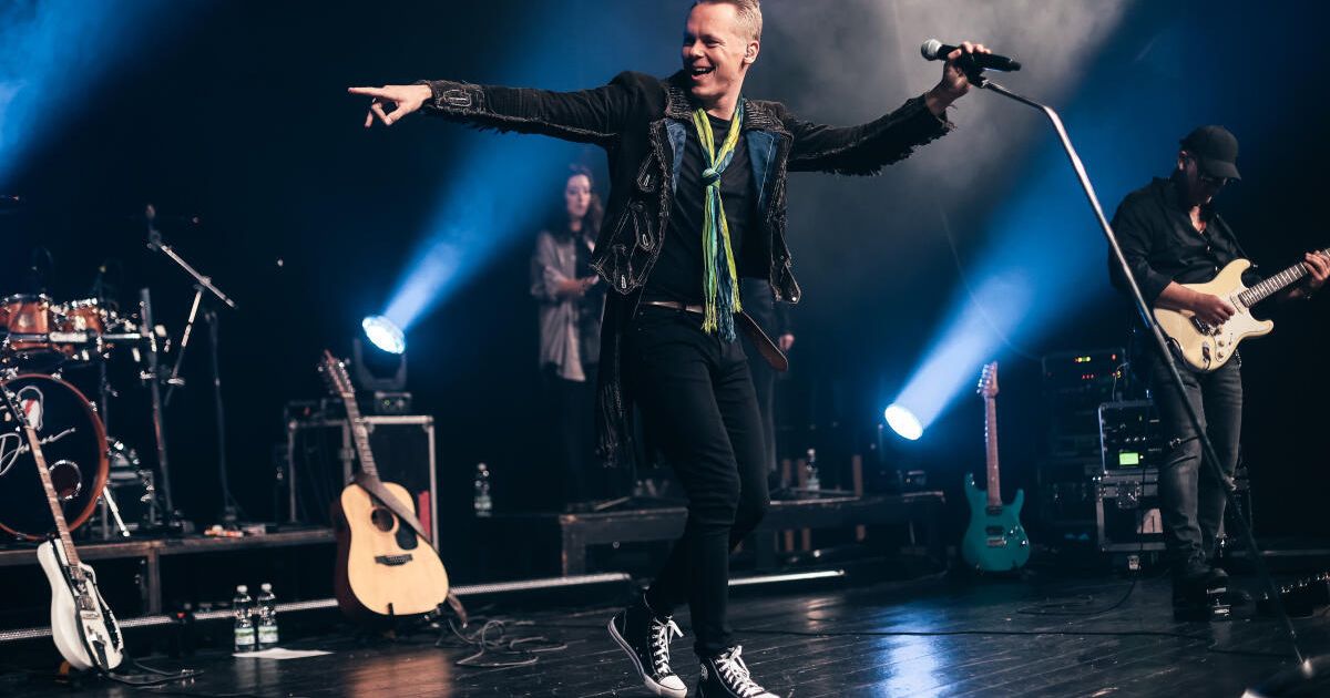 „Let's Dance! David Bowie“, bei, 73. Polizeiball OÖ im Brucknerhaus ...