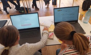 JugendService OÖ bildete Jugendliche aus 35 Schulklassen zu digitalen Profis aus