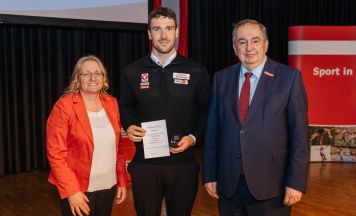 Goldene Askö Lorbeer-Münze für Schwimm-Ass Bernhard Reitshammer