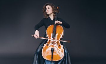 Cellostar Julia Hagen mit Bruckner Orchester erleben 