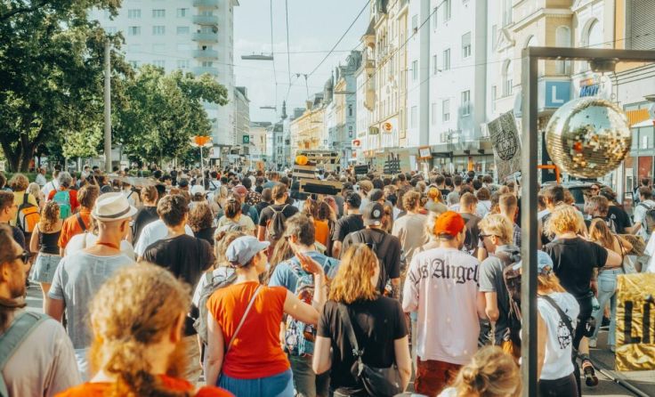 Auch 2025 fand ein friedlicher Demozug statt. (Foto: Fabian Erblehner)