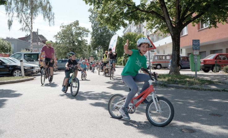 Bunte Kinderradfahrt durch Linz. (Foto: Radlobby Linz/Martin Dörsch)
