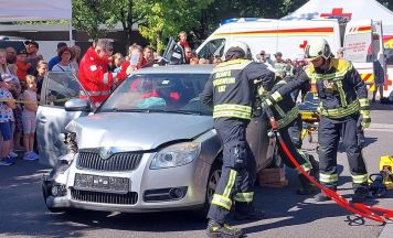 Blaulichtorganisationen mit großer Leistungsschau, beim „Helfer erleben“-Aktionstag in Linz