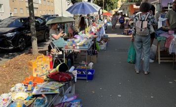 Tauschen und Handeln, beim Kinder-Sachen-Flohmarkt am Südbahnhofmarkt Linz