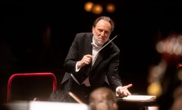 „Zweimal 4“ mit Riccardo Chailly, bei der Klassischen Klangwolke 2026