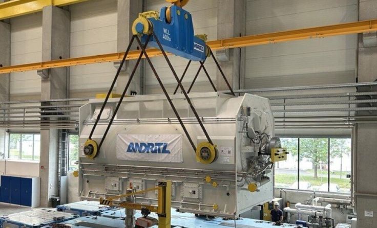 Verladung eines 250 Tonnen schweren Turbogenerators bei Andritz in Linz. (Foto: Andritz Data)