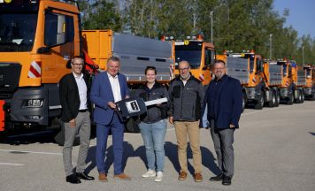 Neue Fahrzeuge für Straßenerhaltung und Winterdienst in OÖ