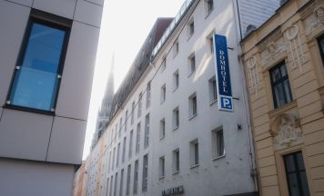 Linzer Dom-Hotel wird renoviert und lädt zum Flohmarkt im Hotel
