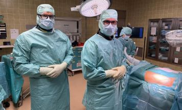 Neues Hüftgelenk und am gleich Tag wieder nach Hause: Premiere am Ordensklinikum Linz