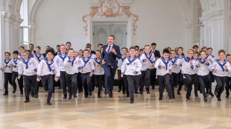 St. Florianer Sängerknaben und Little Singers of Armenia singen im Alten Dom Linz