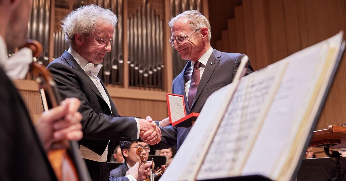 Star conductor Franz Welser-Möst honored for lifetime musical achievement